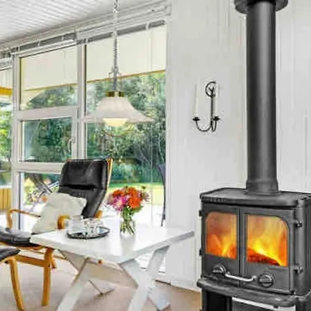 Hyggeligt Sommerhus I Naturskonne Omgivelser Feriehus *