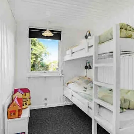 Hyggeligt Sommerhus I Naturskonne Omgivelser *